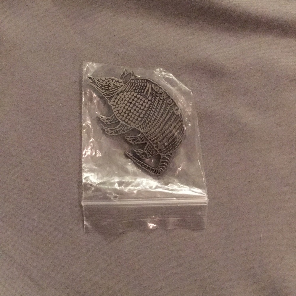 Armadillo pin